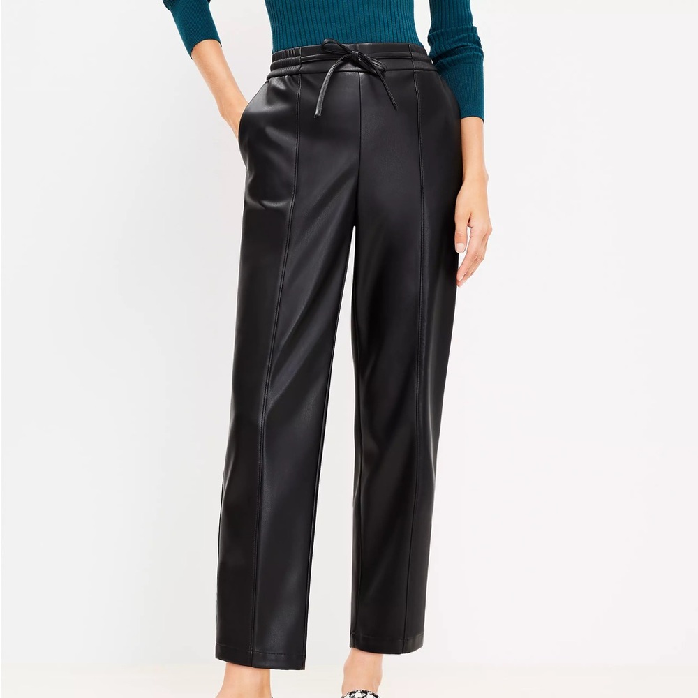 NWT Jogger Pants in Faux Leather Size Medium